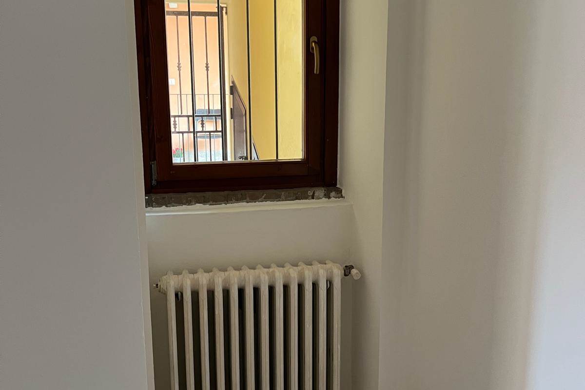 CAPIAGO INTIMIANO affitto MONOLOCALE non arredato