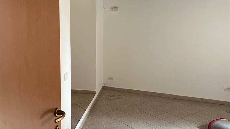 CAPIAGO INTIMIANO affitto MONOLOCALE non arredato