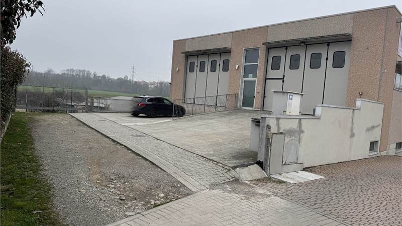 MEDA affittiamo CAPANNONE di recente costruzione