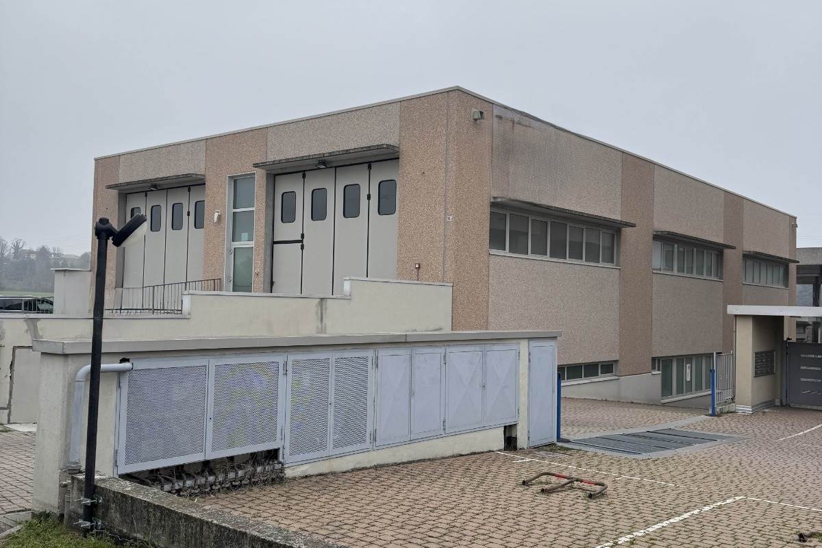 MEDA affittiamo CAPANNONE di recente costruzione