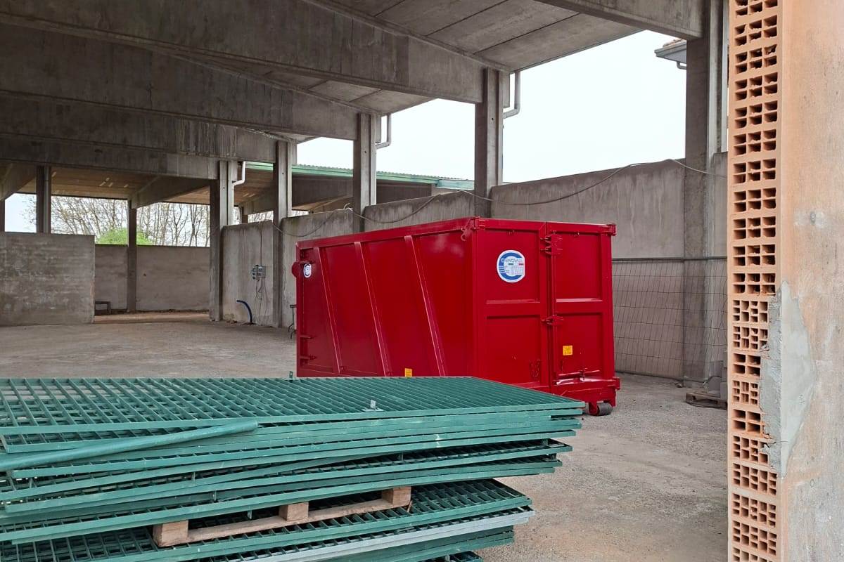 CANTU' vendiamo CAPANNONE ad uso produttivo o deposito