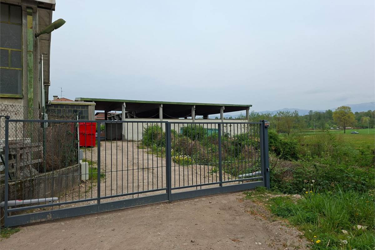 CANTU' vendiamo CAPANNONE ad uso produttivo o deposito