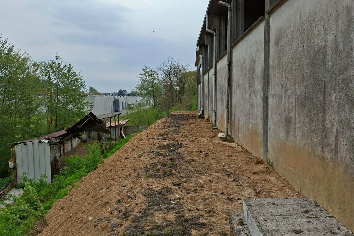 CANTU' vendiamo CAPANNONE ad uso produttivo o deposito