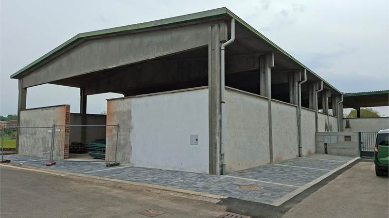 CANTU' vendiamo CAPANNONE ad uso produttivo o deposito