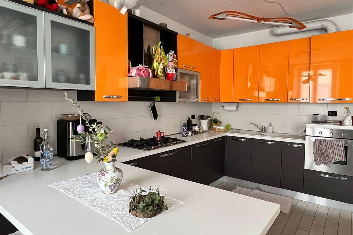 CARIMATE fraz. MONTESOLARO vendiamo BILOCALE