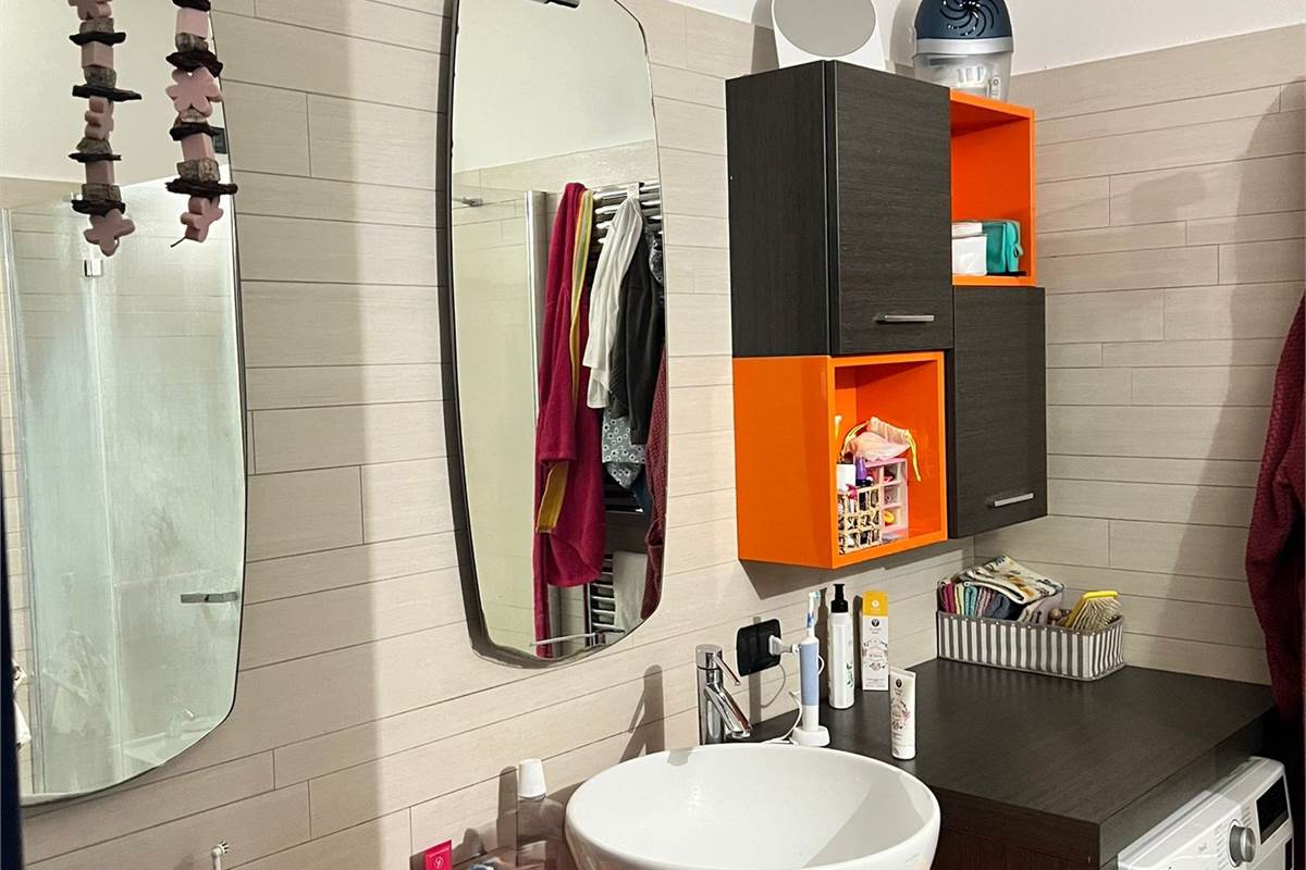 CARIMATE fraz. MONTESOLARO vendiamo BILOCALE