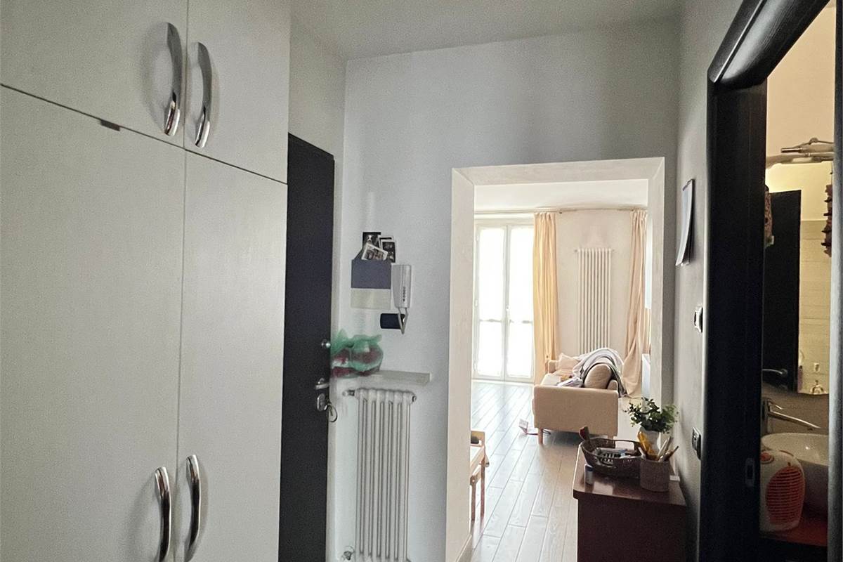 CARIMATE fraz. MONTESOLARO vendiamo BILOCALE