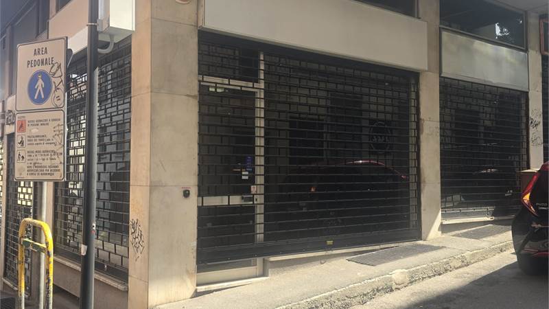 CANTU' centro affittiamo NEGOZIO/UFFICIO di circa 150 Mq