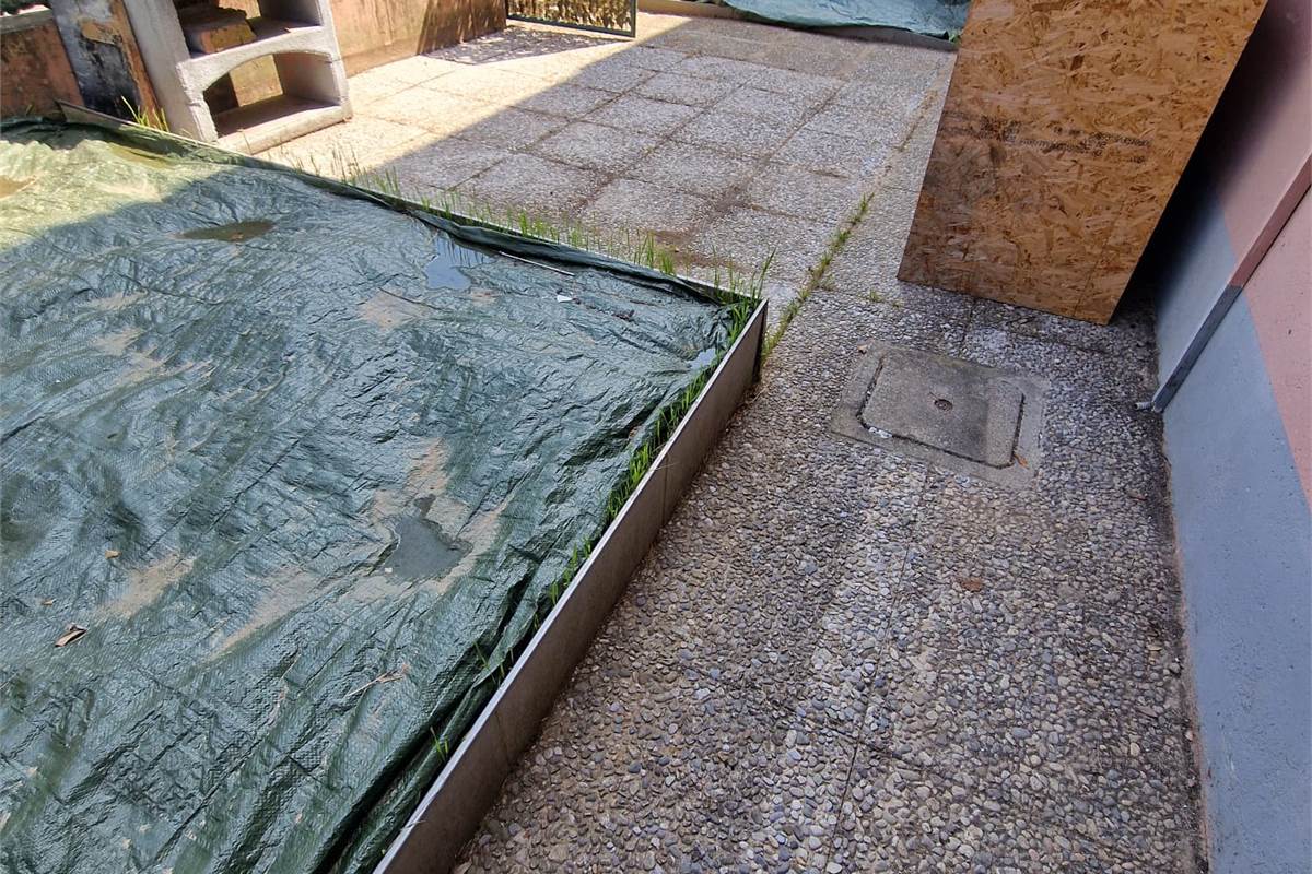 CANTU' vendiamo BILOCALE con giardino e posto auto