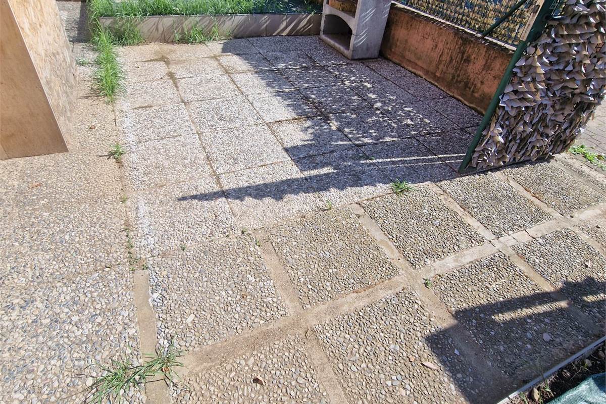 CANTU' vendiamo BILOCALE con giardino e posto auto