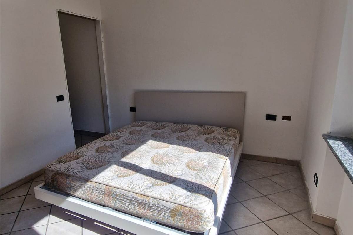 CANTU' vendiamo BILOCALE con giardino e posto auto