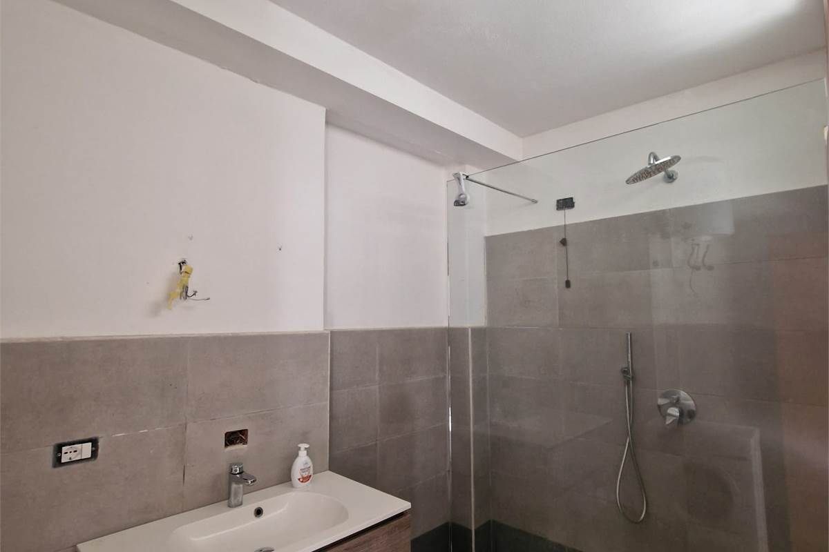 CANTU' vendiamo BILOCALE con giardino e posto auto
