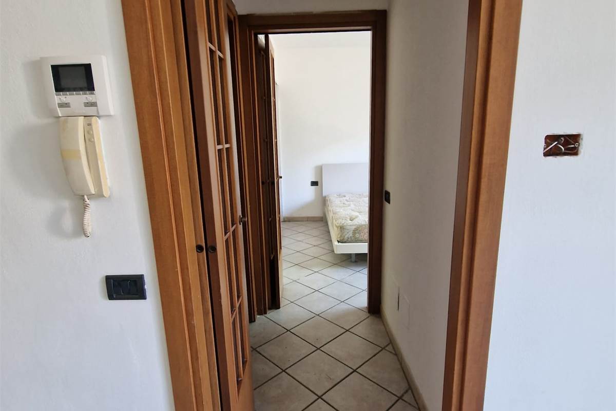 CANTU' vendiamo BILOCALE con giardino e posto auto