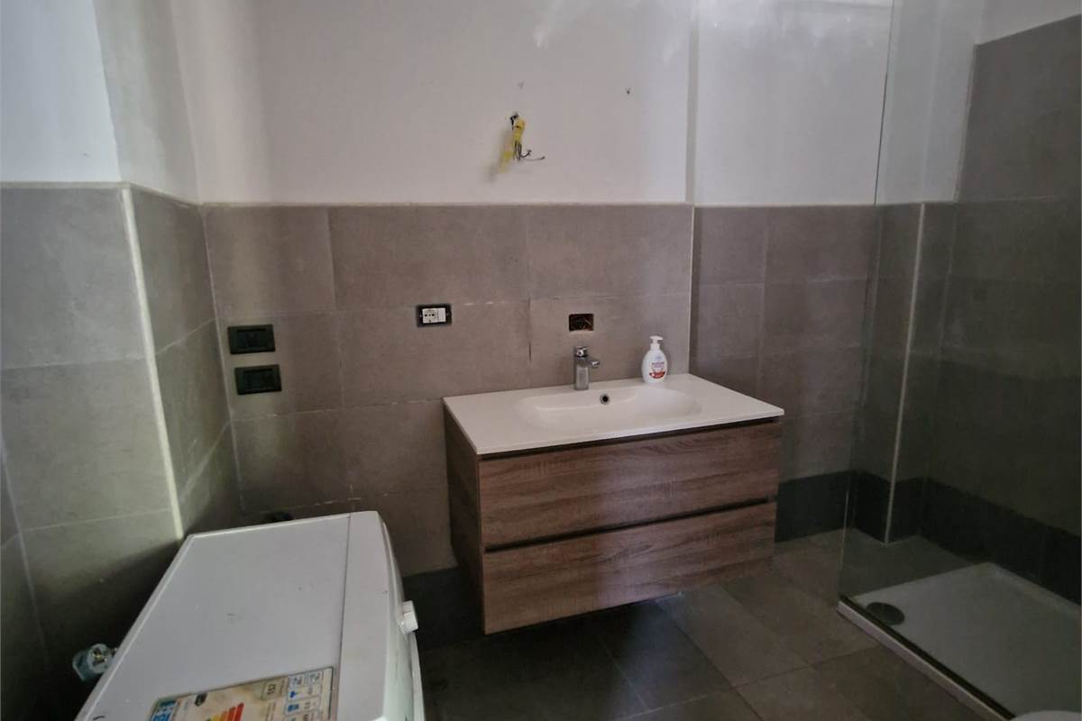 CANTU' vendiamo BILOCALE con giardino e posto auto