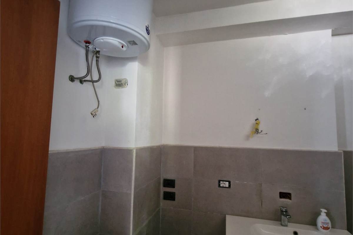 CANTU' vendiamo BILOCALE con giardino e posto auto