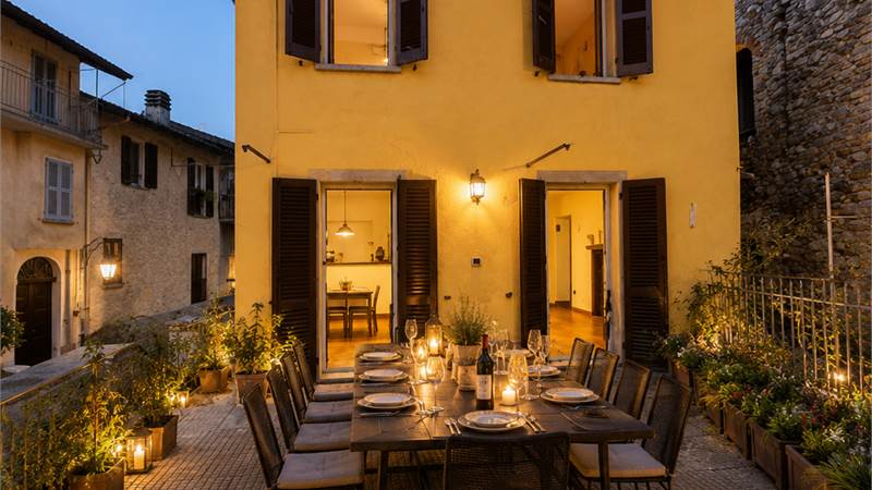 AGRA vendiamo CASA INDIPENDENTE di charme nel borgo storico