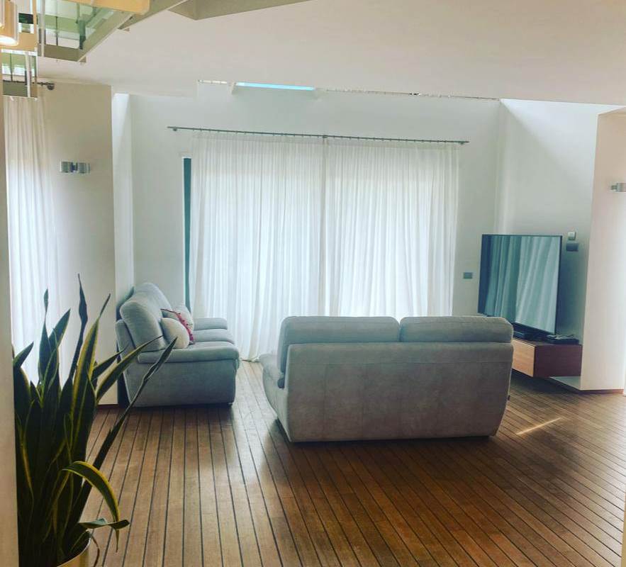 CANTU' ZONA PIANELLA VENDO ATTICO DI 200 MQ