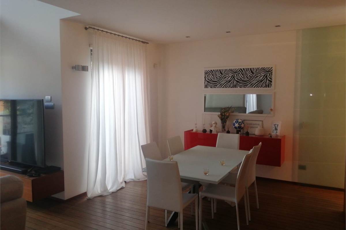 CANTU' ZONA PIANELLA VENDO ATTICO DI 200 MQ