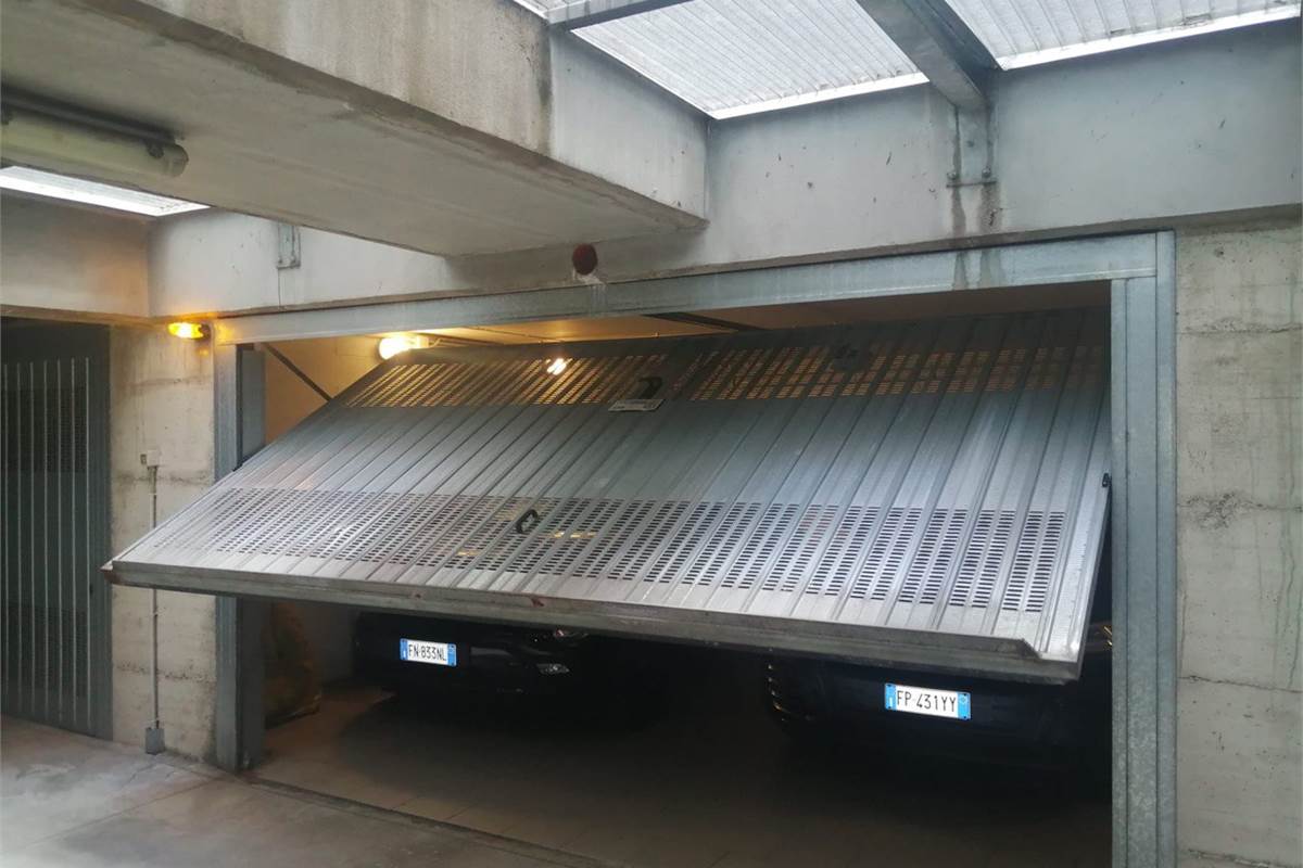 CANTU' ZONA PIANELLA VENDO ATTICO DI 200 MQ