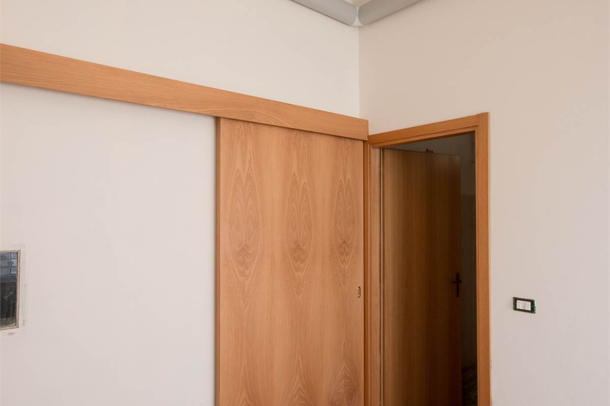 Negozio con ampia vetrina in zona centrale