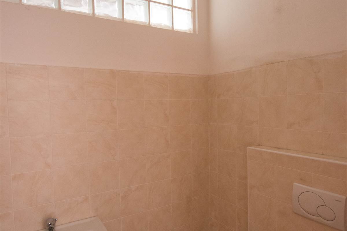 Negozio con ampia vetrina in zona centrale