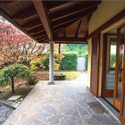 Bregnano Villa bifamigliare
