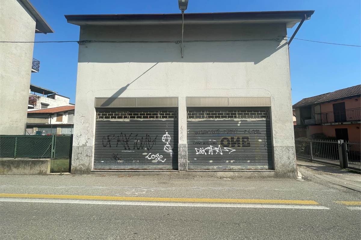 Locale commerciale indipendente su due piani