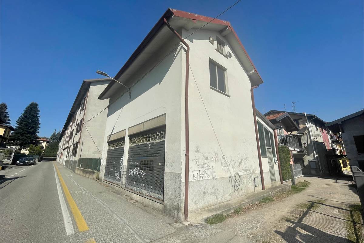 Locale commerciale indipendente su due piani