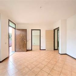 Moderna villetta a schiera di testa