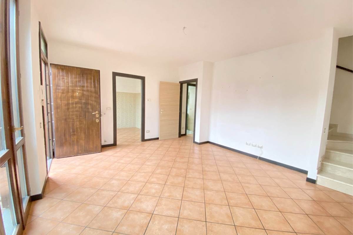 Moderna villetta a schiera di testa