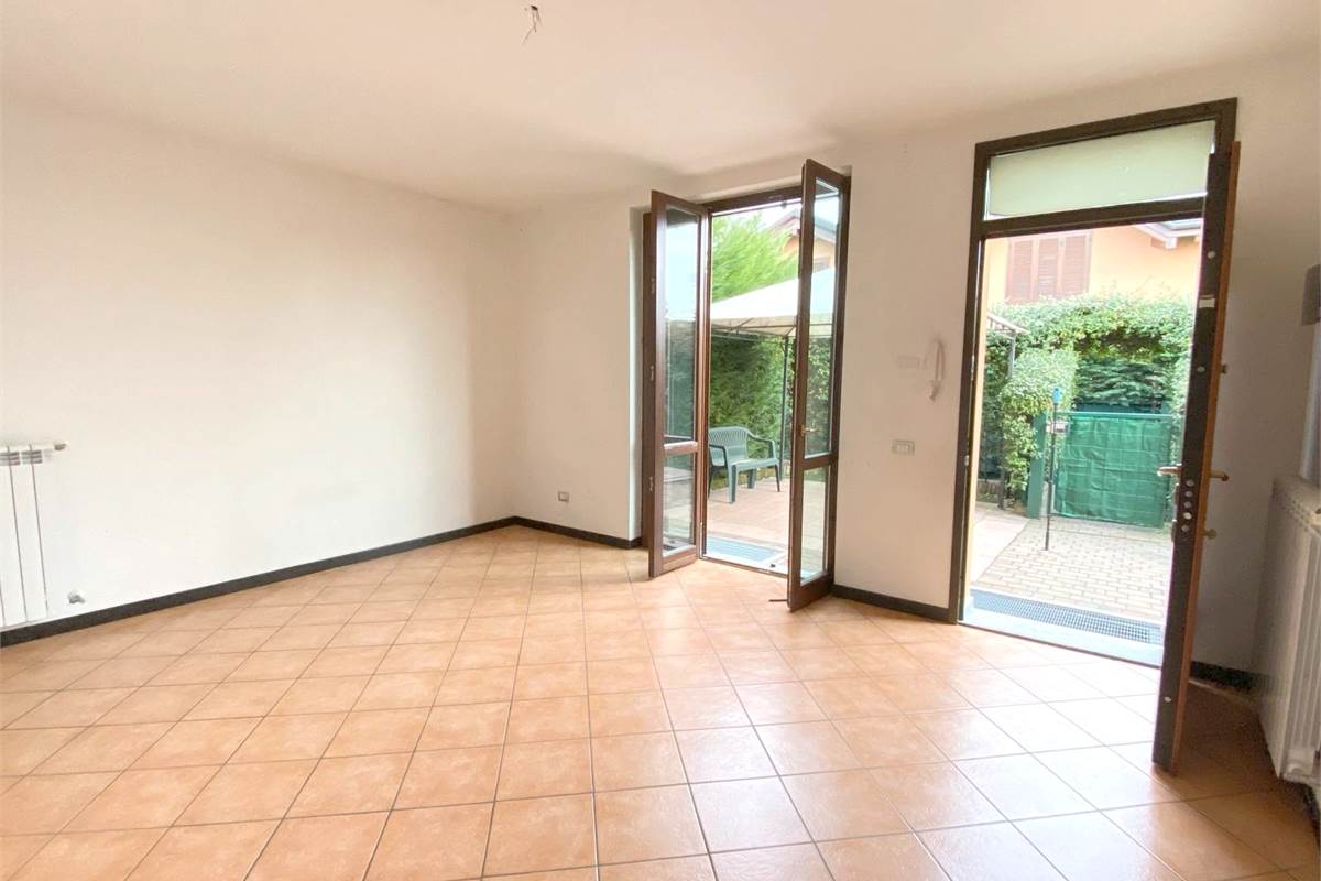 Moderna villetta a schiera di testa
