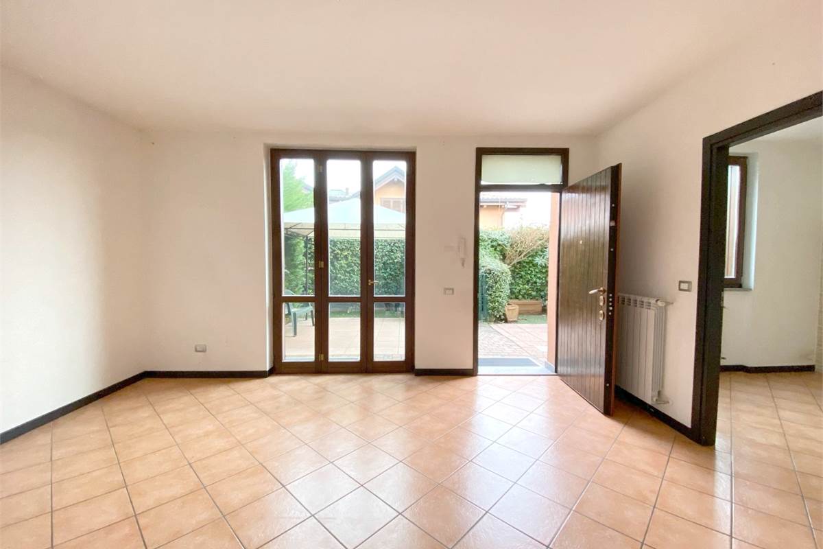 Moderna villetta a schiera di testa