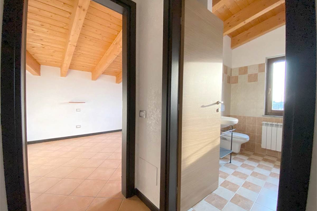 Moderna villetta a schiera di testa