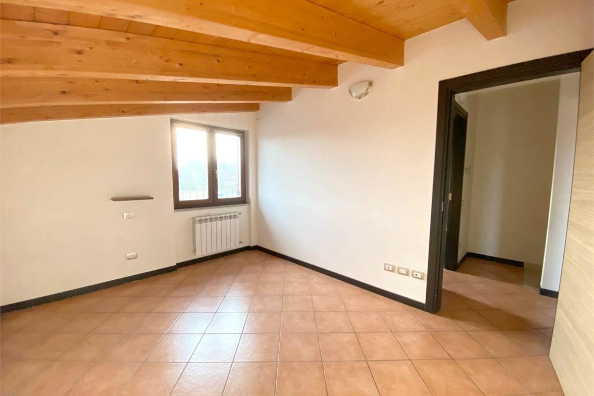 Moderna villetta a schiera di testa