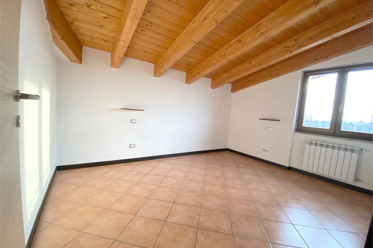 Moderna villetta a schiera di testa