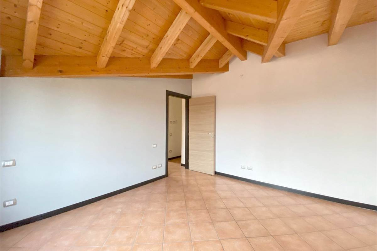 Moderna villetta a schiera di testa