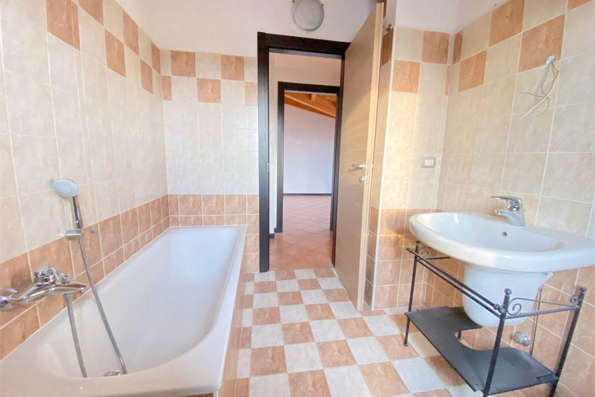 Moderna villetta a schiera di testa
