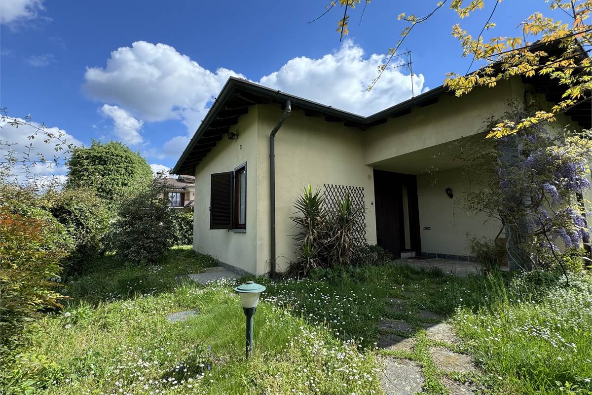 Villa indipendente con giardino