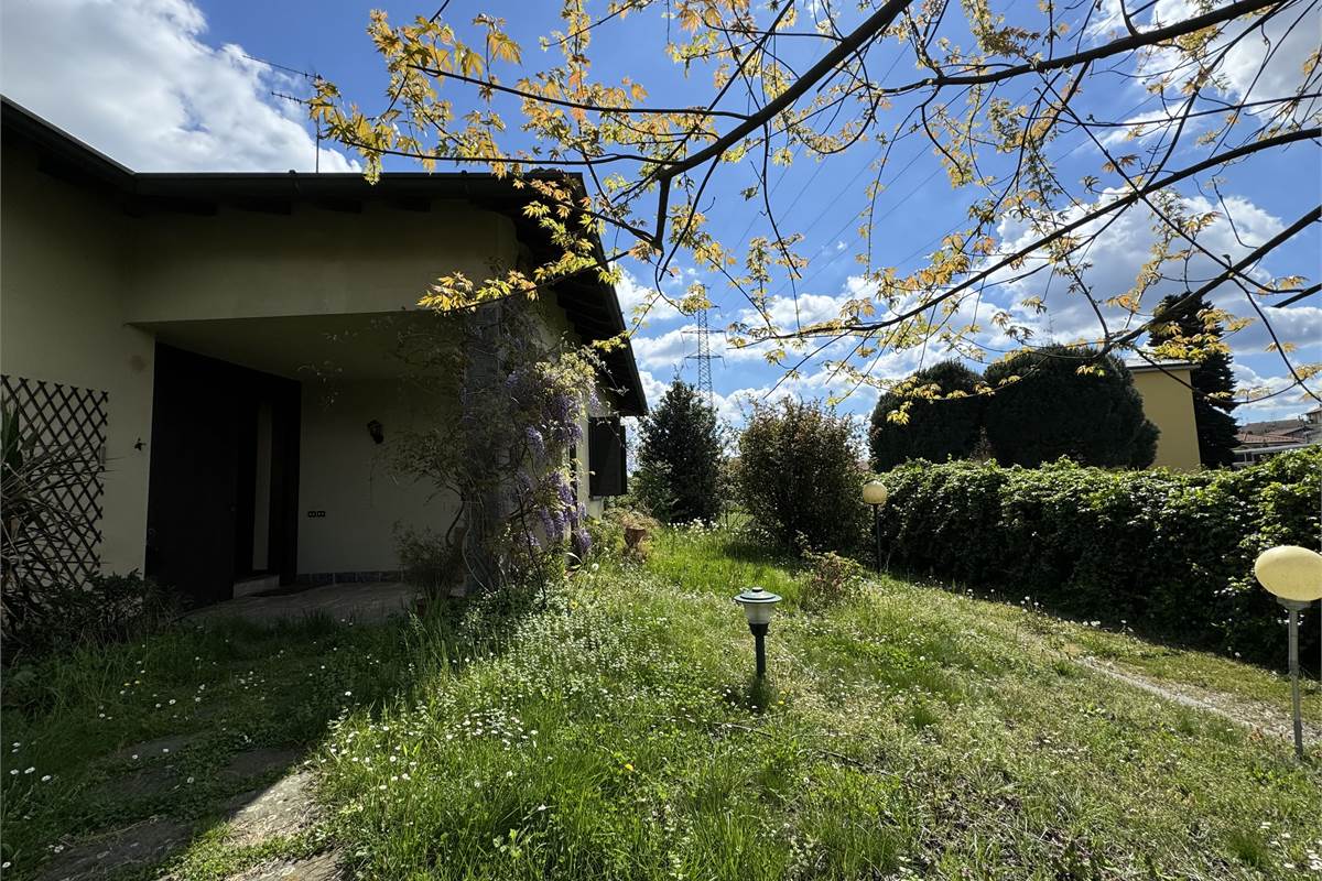 Villa indipendente con giardino