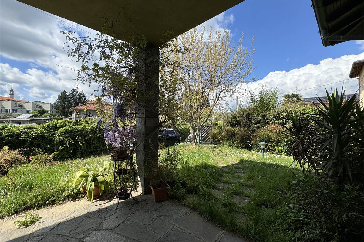 Villa indipendente con giardino