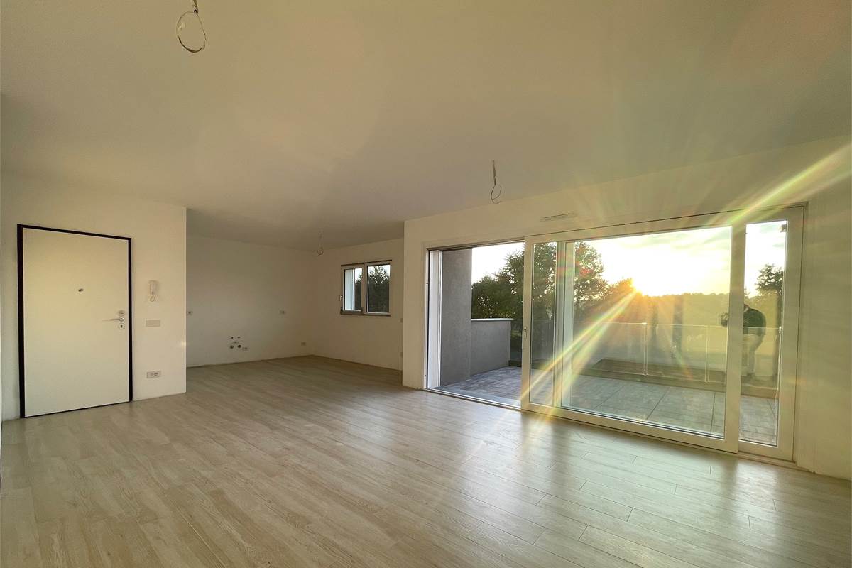 Nuovo trilocale ultimo piano con terrazzo e box