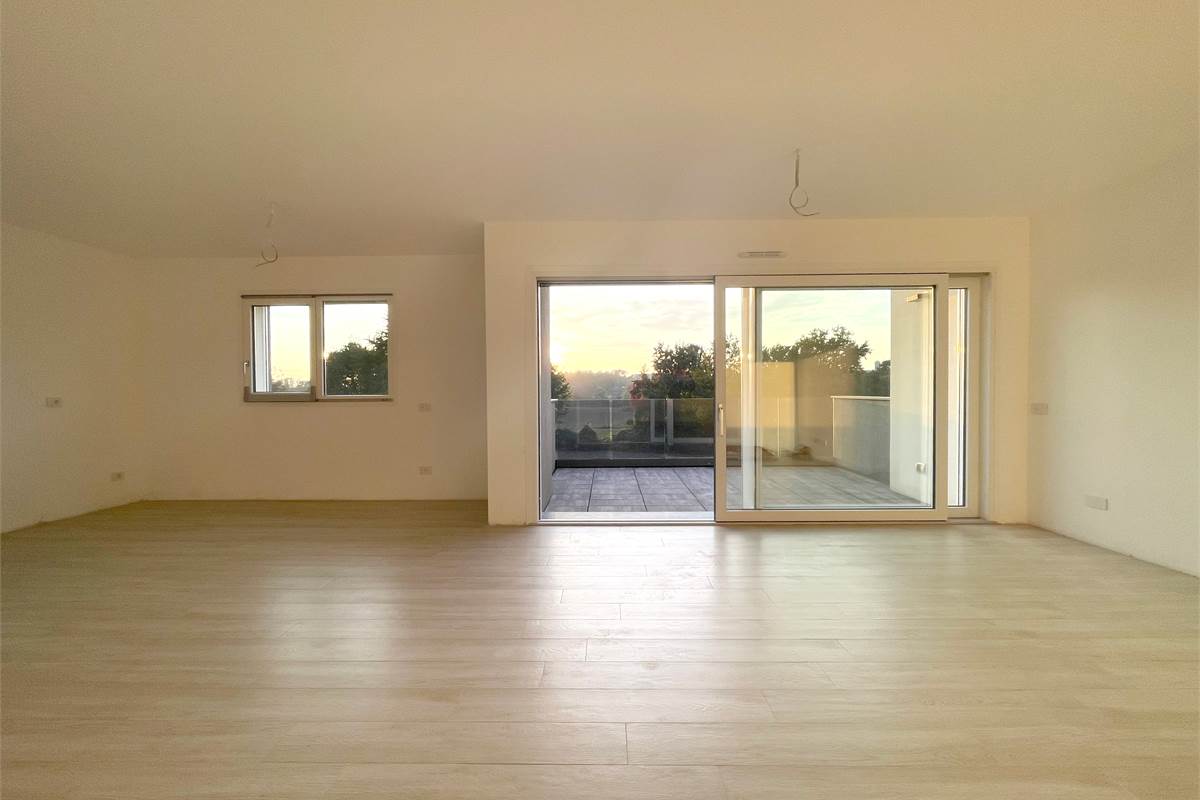 Nuovo trilocale ultimo piano con terrazzo e box