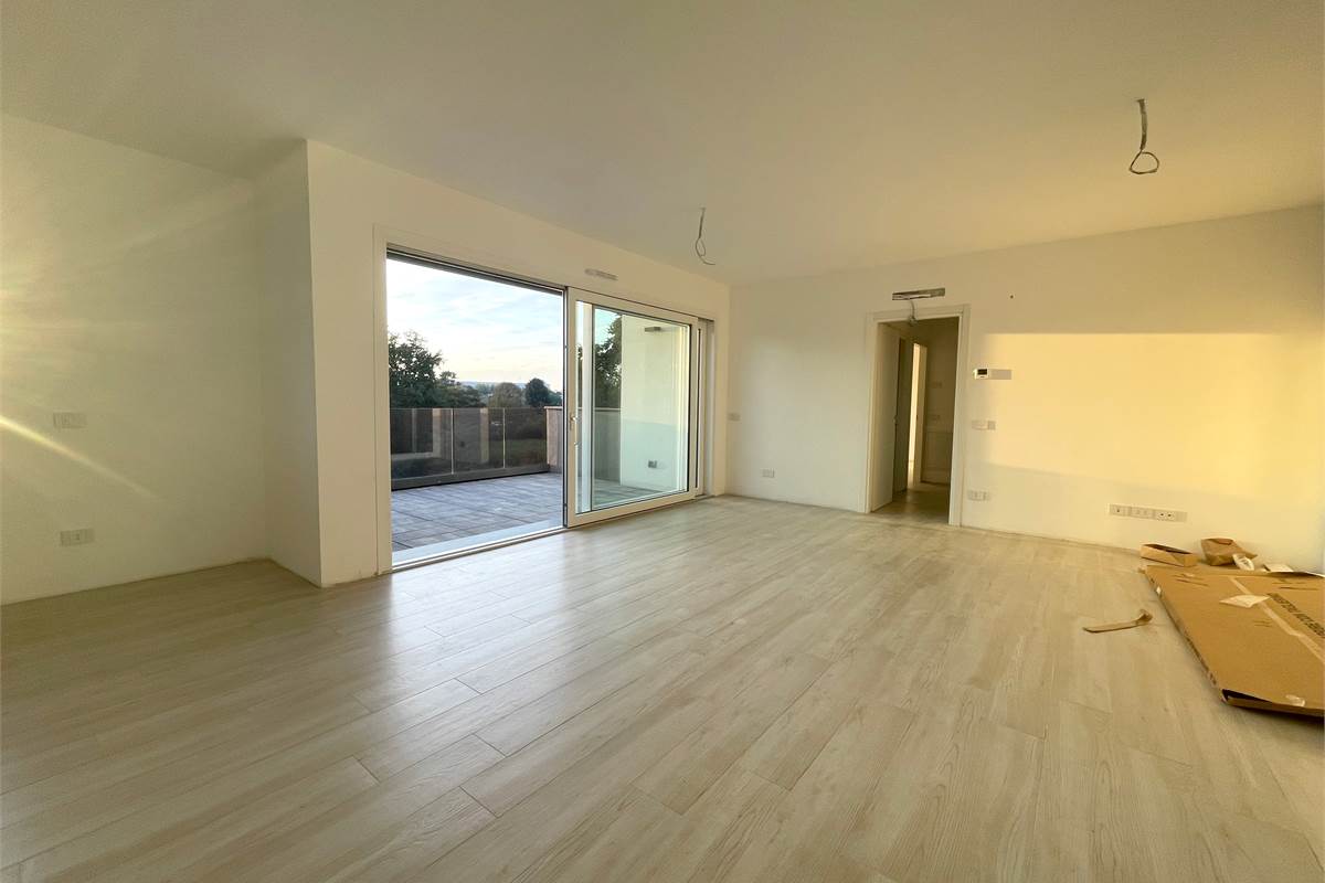 Nuovo trilocale ultimo piano con terrazzo e box
