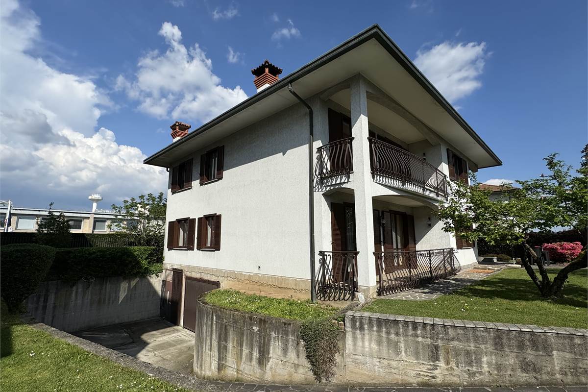 Villa indipendente con giardino