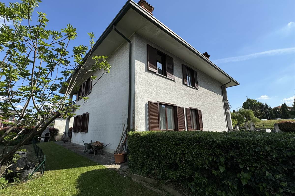 Villa indipendente con giardino