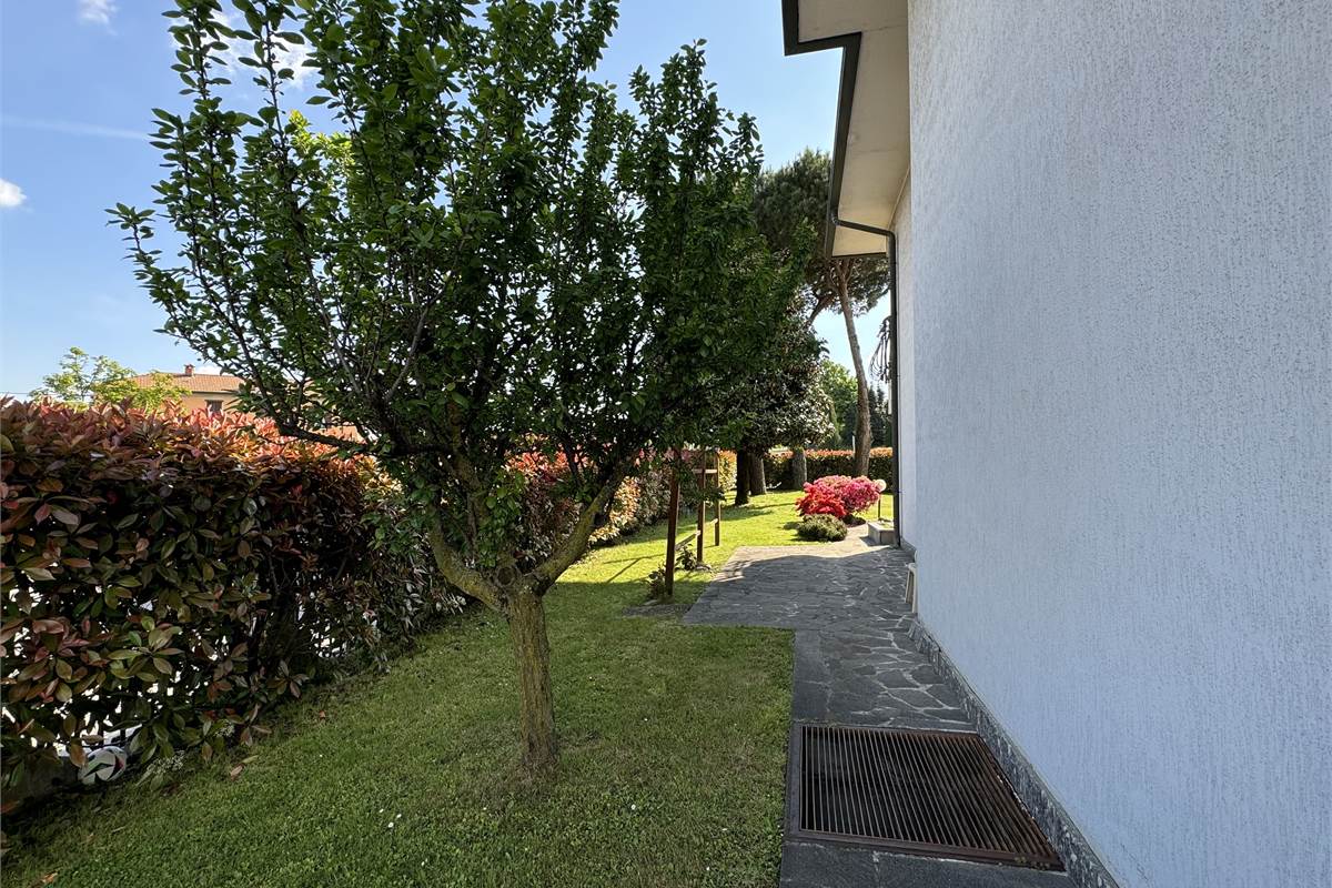 Villa indipendente con giardino