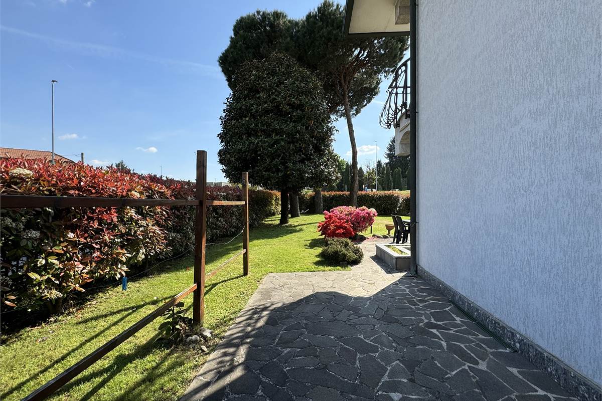 Villa indipendente con giardino