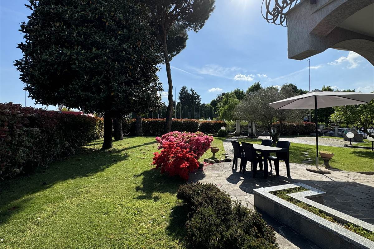 Villa indipendente con giardino