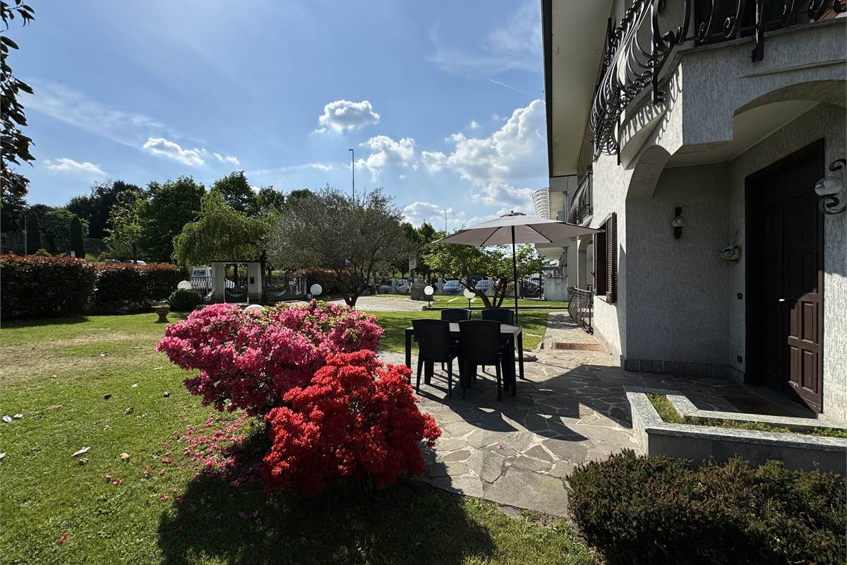 Villa indipendente con giardino