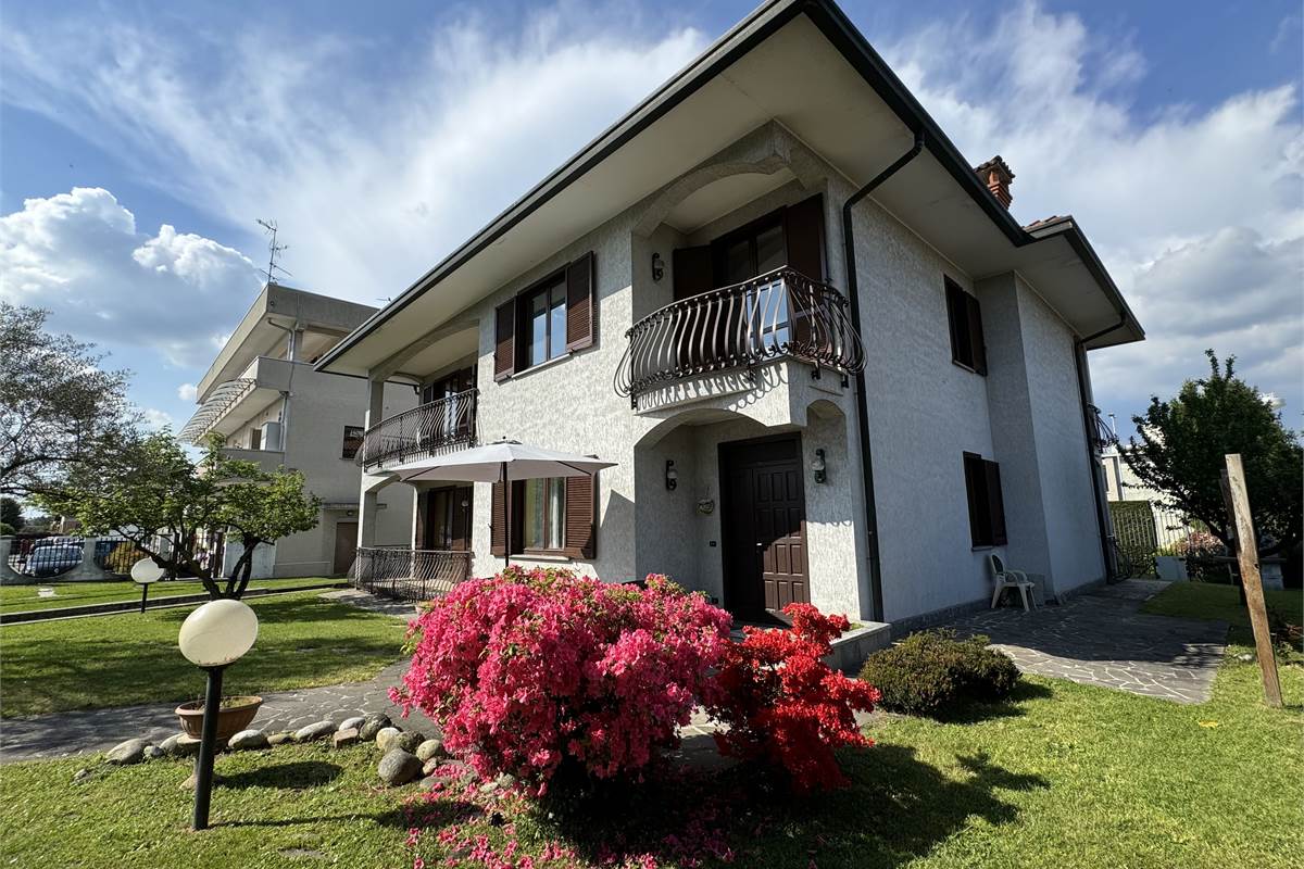 Villa indipendente con giardino